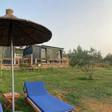 Shtepiza Lio Liqeni Merhojes Belsh