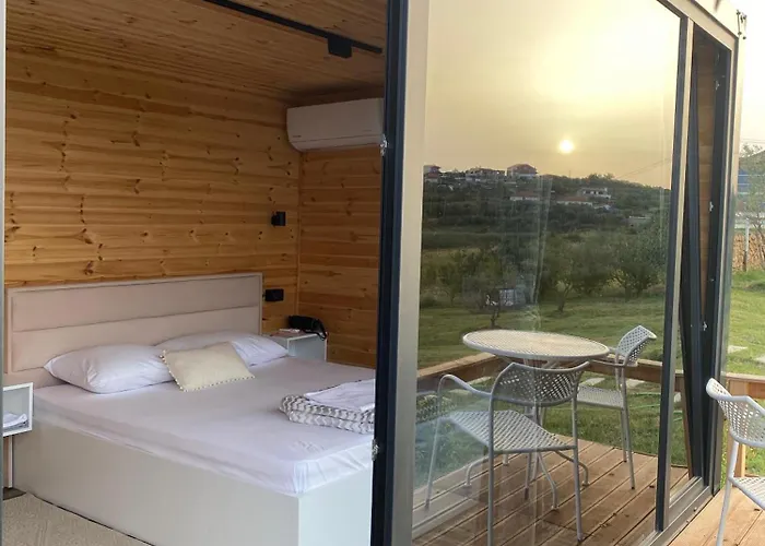 Bed and Breakfast Shtepiza Lio Liqeni Merhojes Belsh