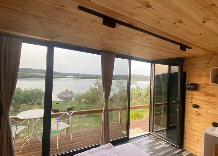 Shtepiza Lio Liqeni Merhojes Bed and Breakfast Belsh