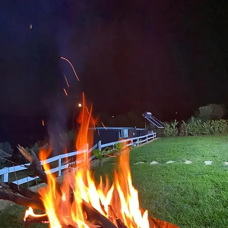 Shtepiza Lio Liqeni Merhojes Nocleg ze śniadaniem Belsh