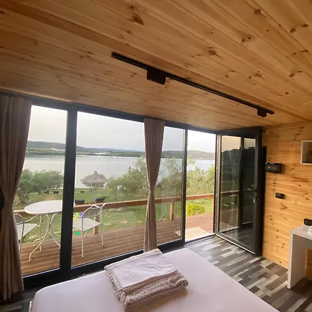 Shtepiza Lio Liqeni Merhojes Bed & Breakfast Belsh